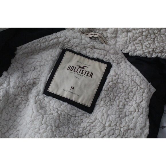 Hollister Women's Navy Sherpa Lined Hooded Down Puffer Vest - Picture 4 of 7